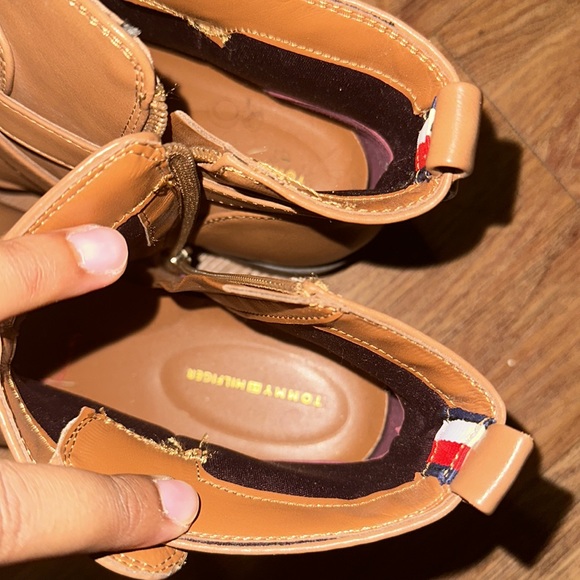 NEVER WORN brown Tommy Hilfiger shoe size 9 1/2 - Picture 3 of 4